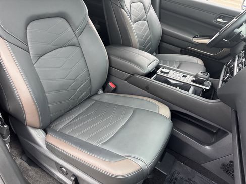 Used 2025 Nissan Pathfinder Platinum w/ Cargo Package AWD/4WD image 9