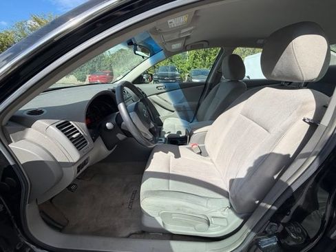 Used 2010 Nissan Altima 2.5 S FWD image 5