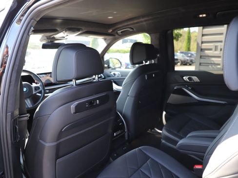Used 2023 BMW X7 xDrive40i w/ M Sport Package AWD/4WD image 12