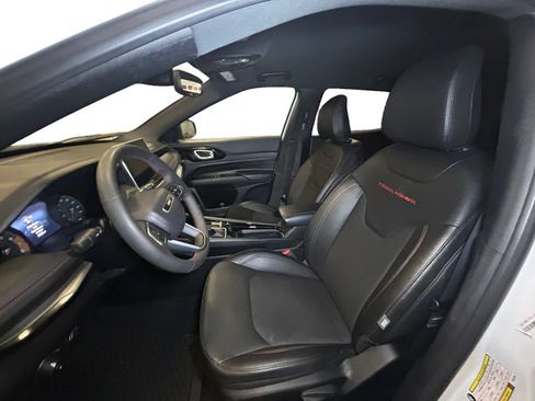 Used 2025 Jeep Compass Trailhawk AWD/4WD image 9