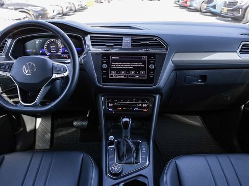 Used 2024 Volkswagen Tiguan SE AWD/4WD image 13