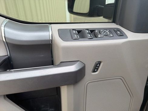 Used 2019 Ford F350 XLT w/ XLT Premium Package image 13