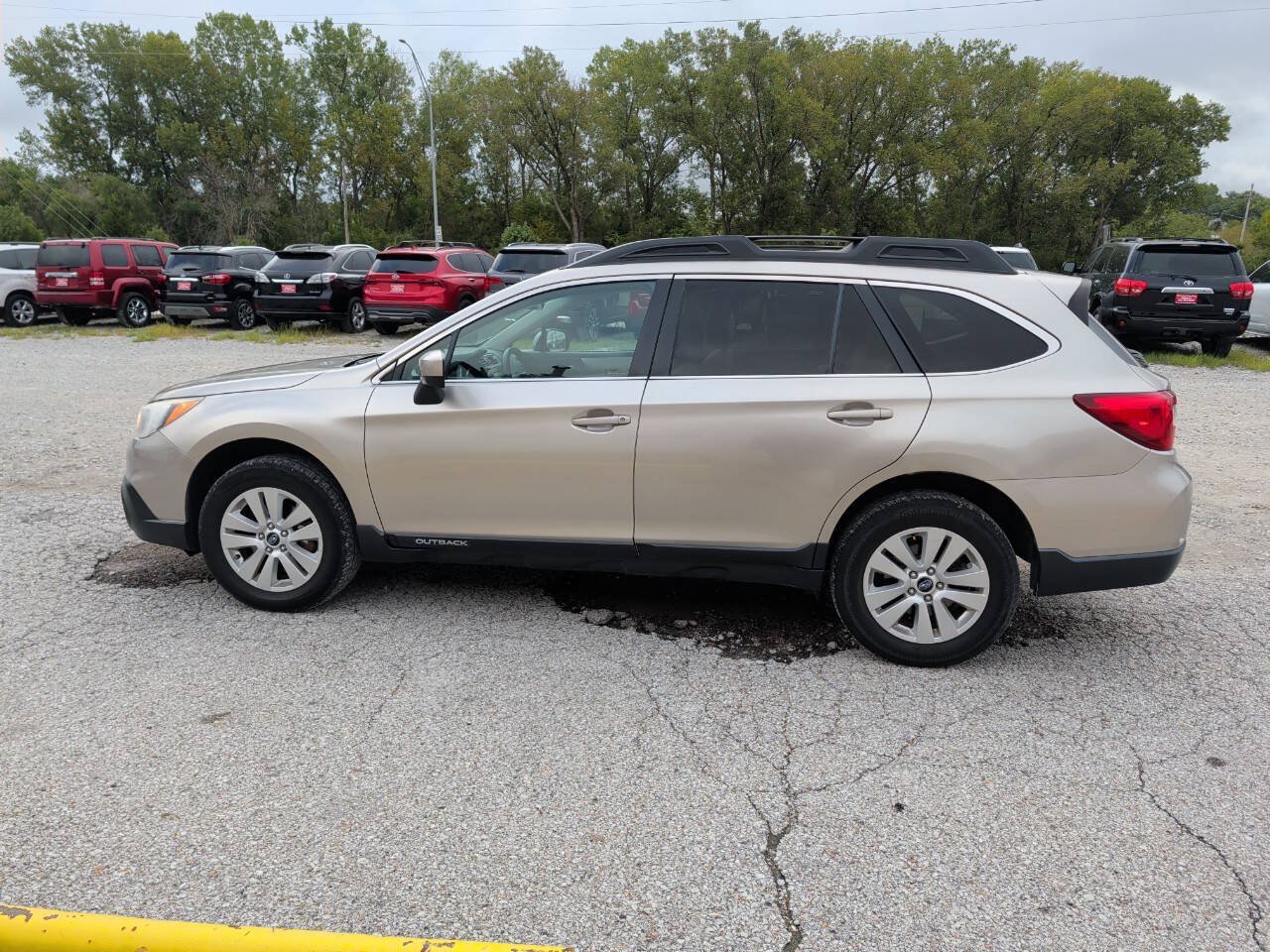 Used 2017 Subaru Outback 2.5i Premium AWD/4WD image 6