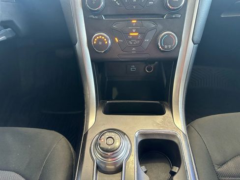 Used 2018 Ford Fusion SE image 18