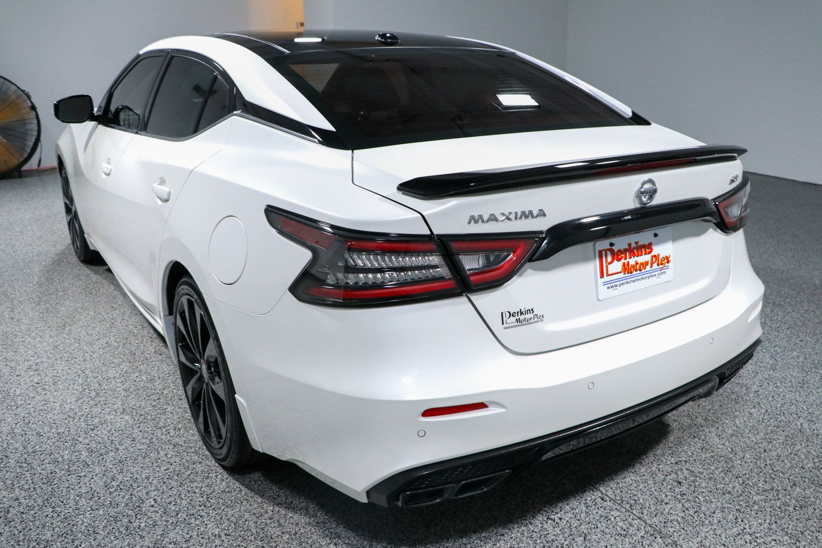 Used 2021 Nissan Maxima SR w/ Sport Mat Group FWD image 9