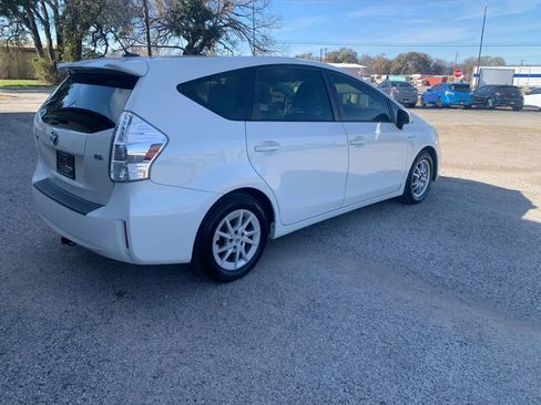 Used 2014 Toyota Prius V Five image 6