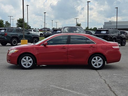 Used 2009 Toyota Camry LE FWD image 3