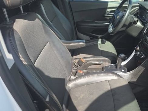 Used 2022 Chevrolet Trax LT w/ LT Convenience Package FWD image 29
