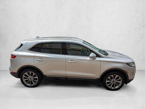 Used 2017 Lincoln MKC Select w/ Select Plus Package AWD/4WD image 4