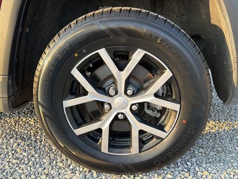 Used 2023 Jeep Grand Cherokee L Limited image 2