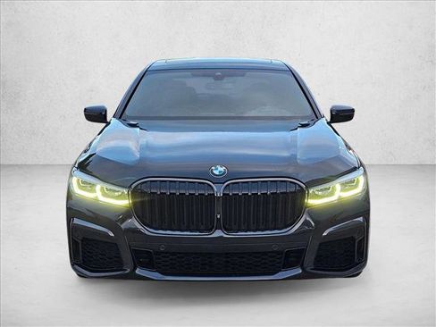Used 2021 BMW 740i w/ M Sport Package image 2