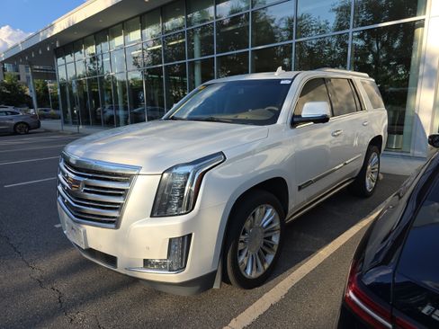 Used 2016 Cadillac Escalade Platinum AWD/4WD image 4