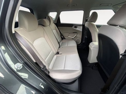 Used 2025 Kia Soul LX image 11