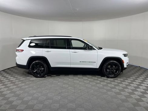 Used 2022 Jeep Grand Cherokee L Limited w/ Black Appearance Package AWD/4WD image 8