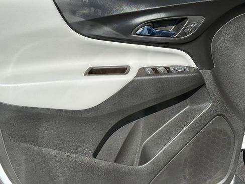 Used 2018 Chevrolet Equinox LS image 17