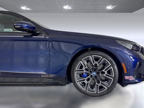 Used 2024 BMW i5 eDrive40i w/ M Sport Package RWD image 36