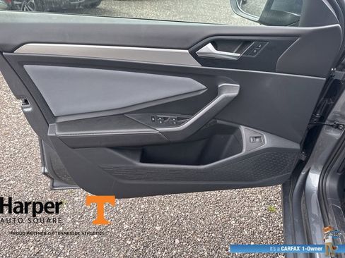 Used 2025 Volkswagen Jetta SE w/ Sunroof Package FWD image 18