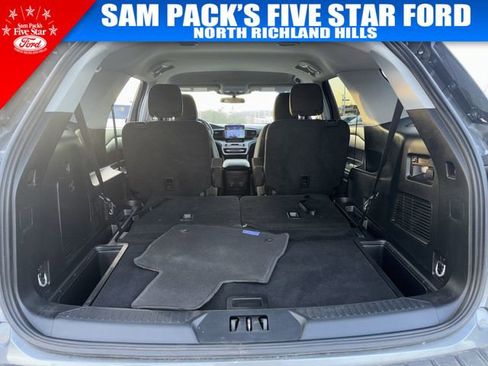 Used 2024 Ford Explorer XLT image 30