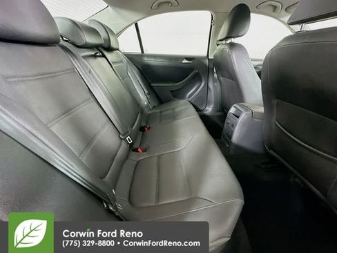 Used 2011 Volkswagen Jetta SE FWD image 25