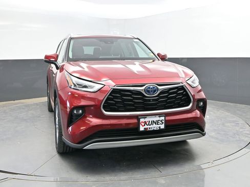 Used 2021 Toyota Highlander Platinum AWD/4WD image 2