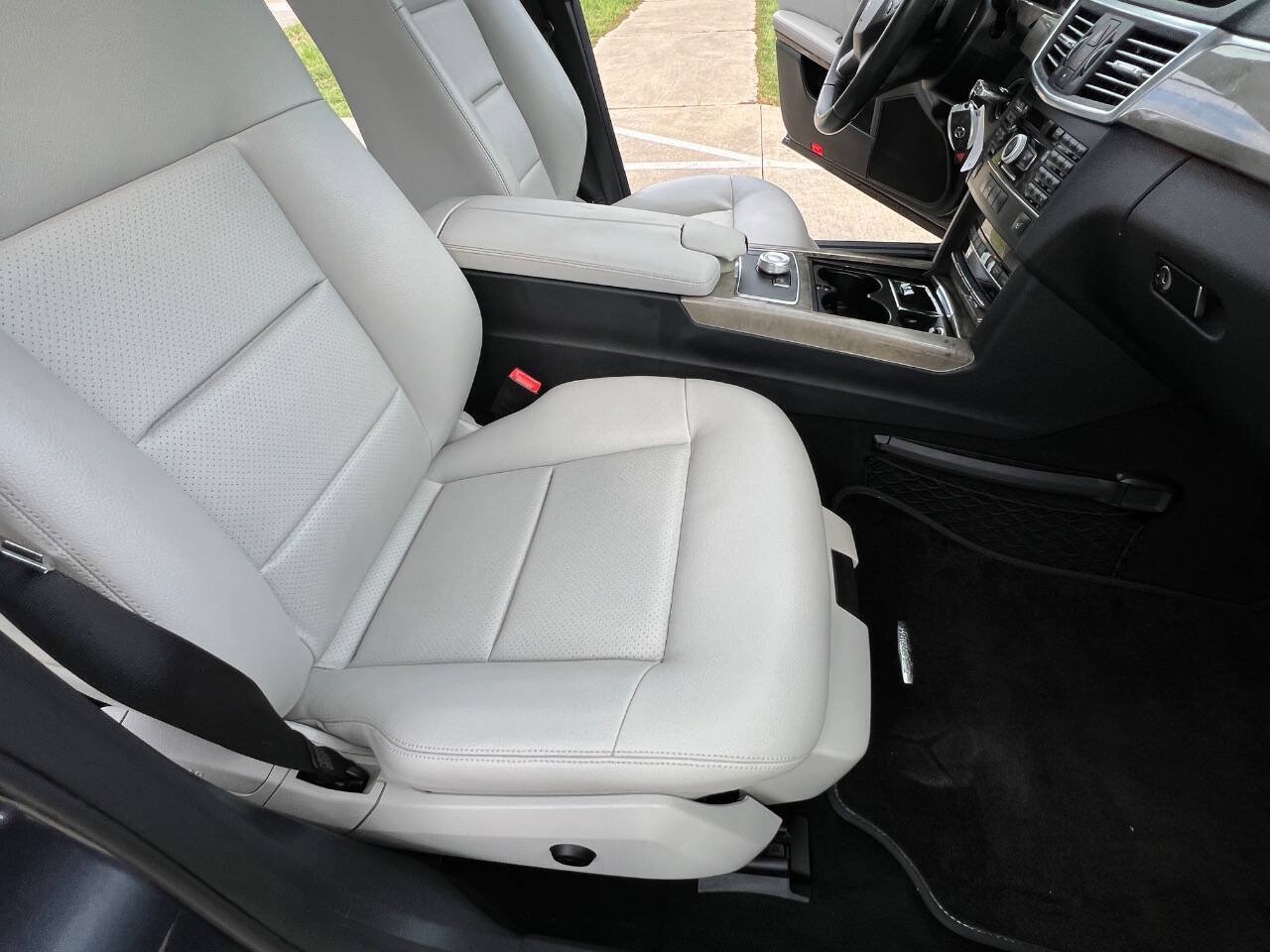 Used 2010 Mercedes-Benz E 350 Sedan image 29
