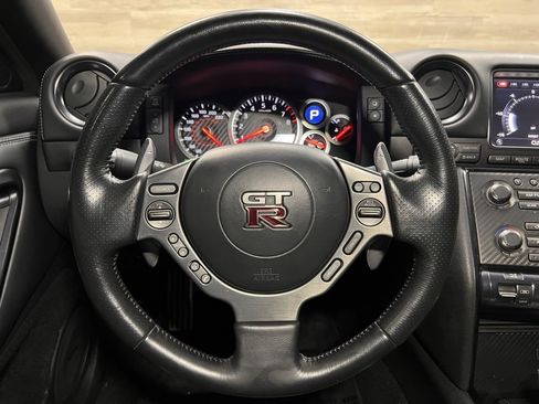 Used 2016 Nissan GT-R Premium image 21