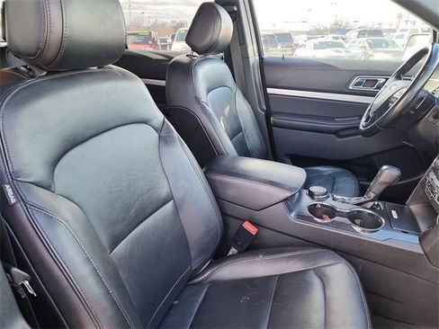 Used 2016 Ford Explorer XLT w/ Equipment Group 202A image 20