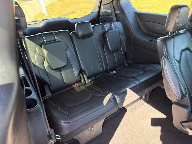 Used 2025 Chrysler Pacifica Select FWD image 39