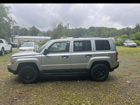 Used 2011 Jeep Patriot Sport image 5