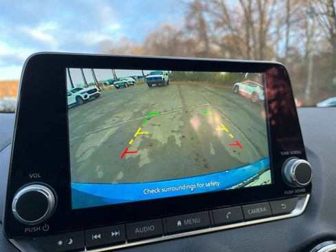 Used 2025 Nissan Sentra SV image 22