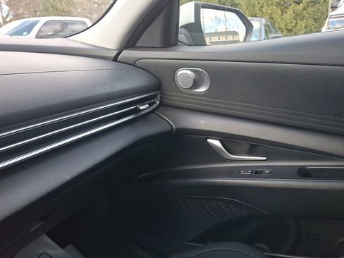 Used 2024 Hyundai Elantra SEL image 31