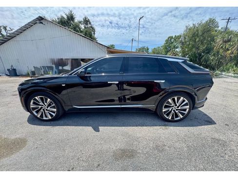 Used 2023 Cadillac Lyriq 2WD image 4