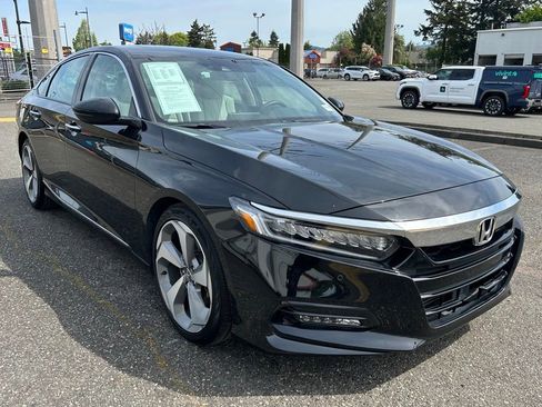 Used 2018 Honda Accord Touring image 3