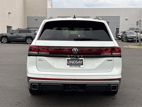 Used 2024 Volkswagen Atlas Peak Edition SE AWD/4WD image 4