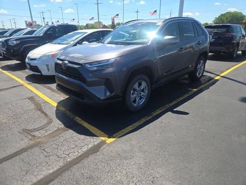 Used 2025 Toyota RAV4 XLE AWD/4WD image 3