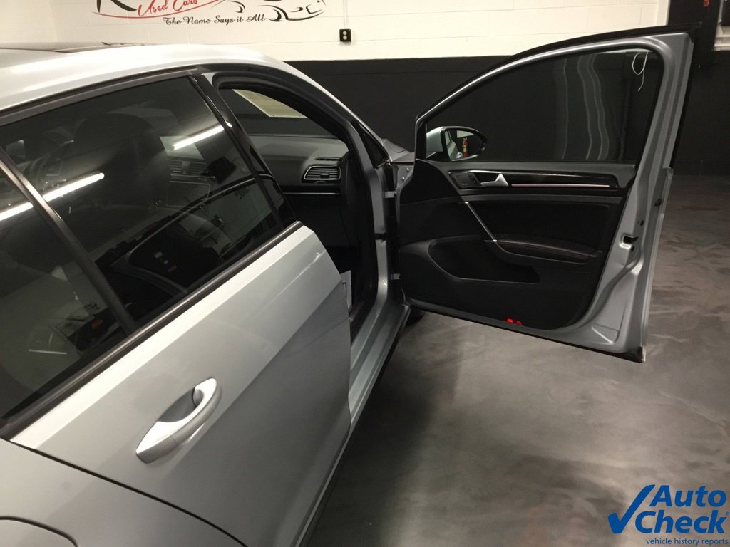 Used 2017 Volkswagen GTI SE FWD image 39