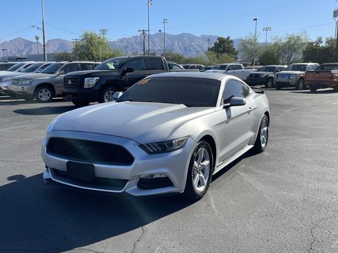 Used 2015 Ford Mustang Coupe RWD image 1