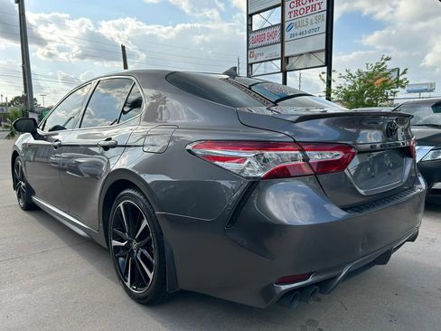 Used 2020 Toyota Camry XSE image 3