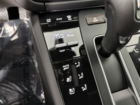 Certified 2025 Porsche Macan GTS image 31