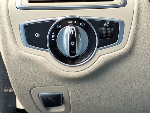 Used 2016 Mercedes-Benz C 300 4MATIC Sedan image 11