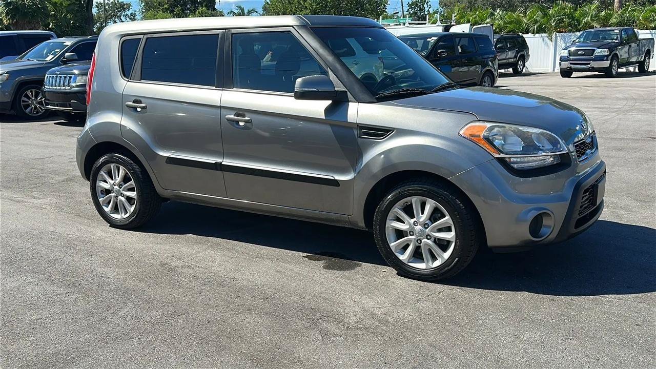 Used 2013 Kia Soul + FWD image 2
