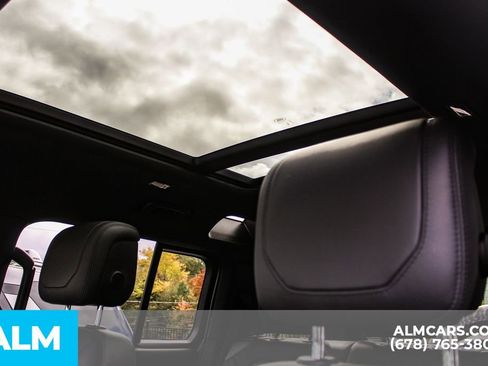 Used 2024 Land Rover Defender 110 X-Dynamic SE image 22