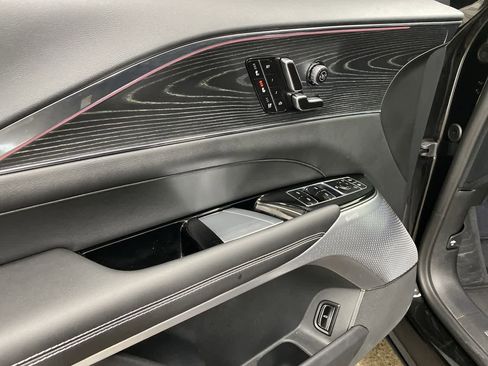 Used 2024 Cadillac Lyriq Luxury AWD/4WD image 15