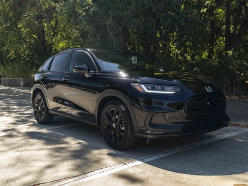 Used 2024 Honda HR-V Sport image 2