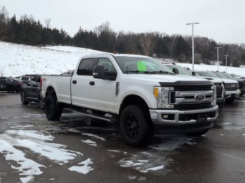 Used 2017 Ford F250 XLT w/ XLT Value Package image 2