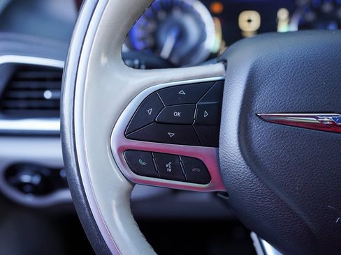 Used 2020 Chrysler Pacifica Limited image 30