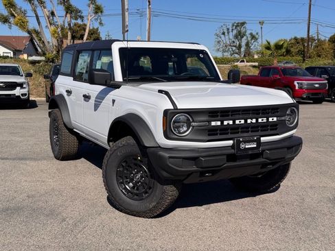 New 2026 Ford Bronco 4-Door w/ Sasquatch Package image 2