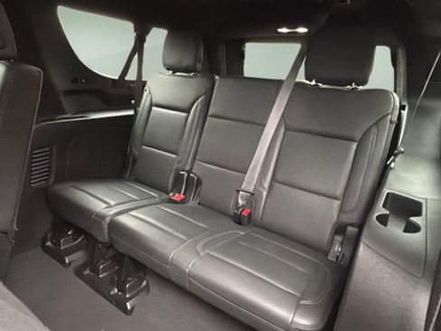 Used 2024 Chevrolet Suburban LT image 33