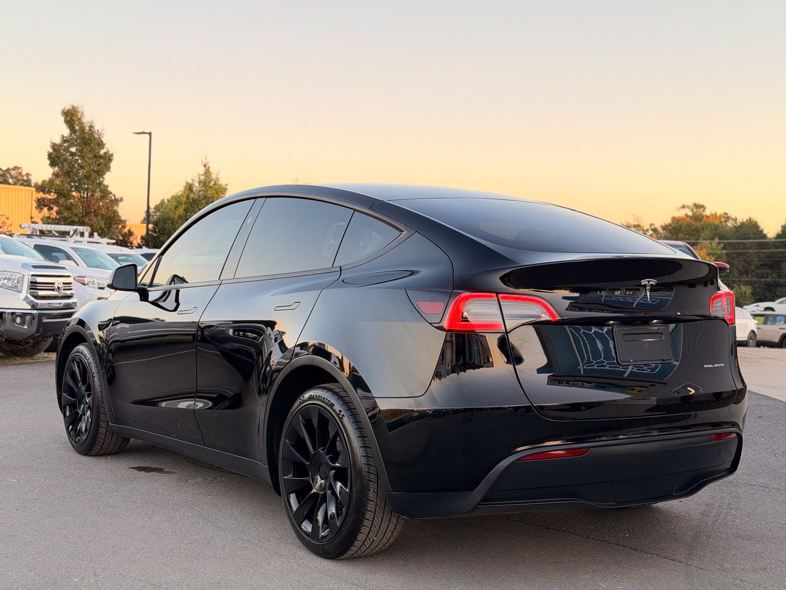 Used 2024 Tesla Model Y Long Range AWD/4WD image 9