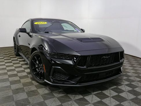 Used 2025 Ford Mustang GT Premium image 3